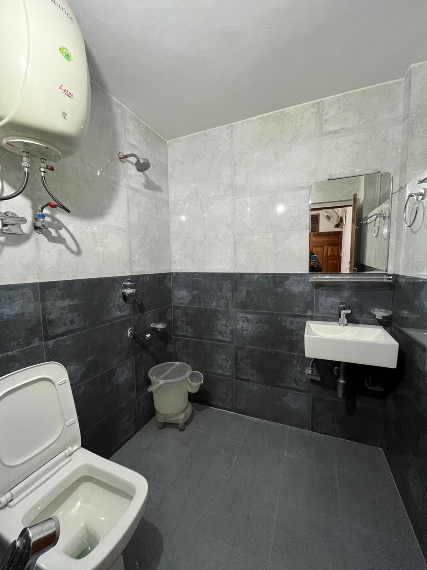 Hotel Premier Mall Road Manali Экстерьер фото